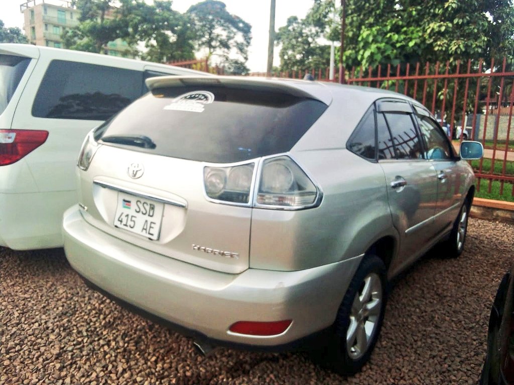 #SudanUsed Toyota Harrier, it's here on #QuickSale.

Priced: #Ugx17m