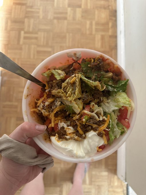 Taco Salad for Dinner today ☺️ https://t.co/BHduNI7jjO