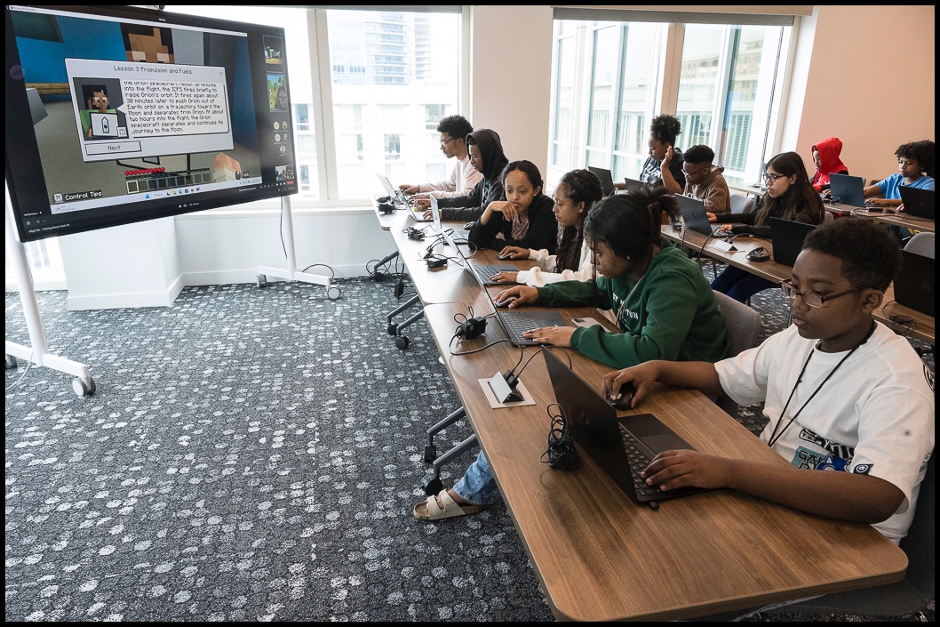nasahqphoto's tweet photo. .@Microsoft hosted a Space Education Day in partnership with @NASA highlighting student engagement through activities that combined space content and technology. Check out photos from the event: https://t.co/bqF6GtKAL1 https://t.co/LpAFisxbFS