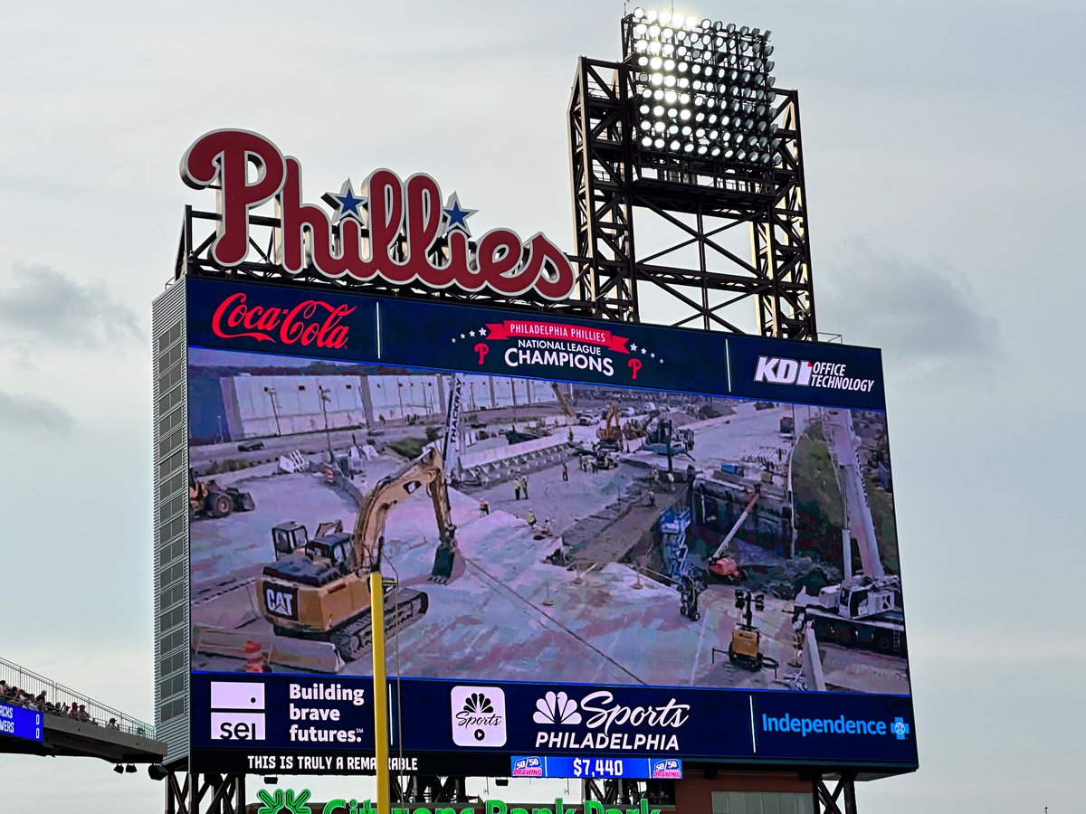 stormsRbrewing's tweet photo. Never change, Philly! 🚧⚾️❤️
#i95livefeed @Phillies https://t.co/UXLCbnexQM