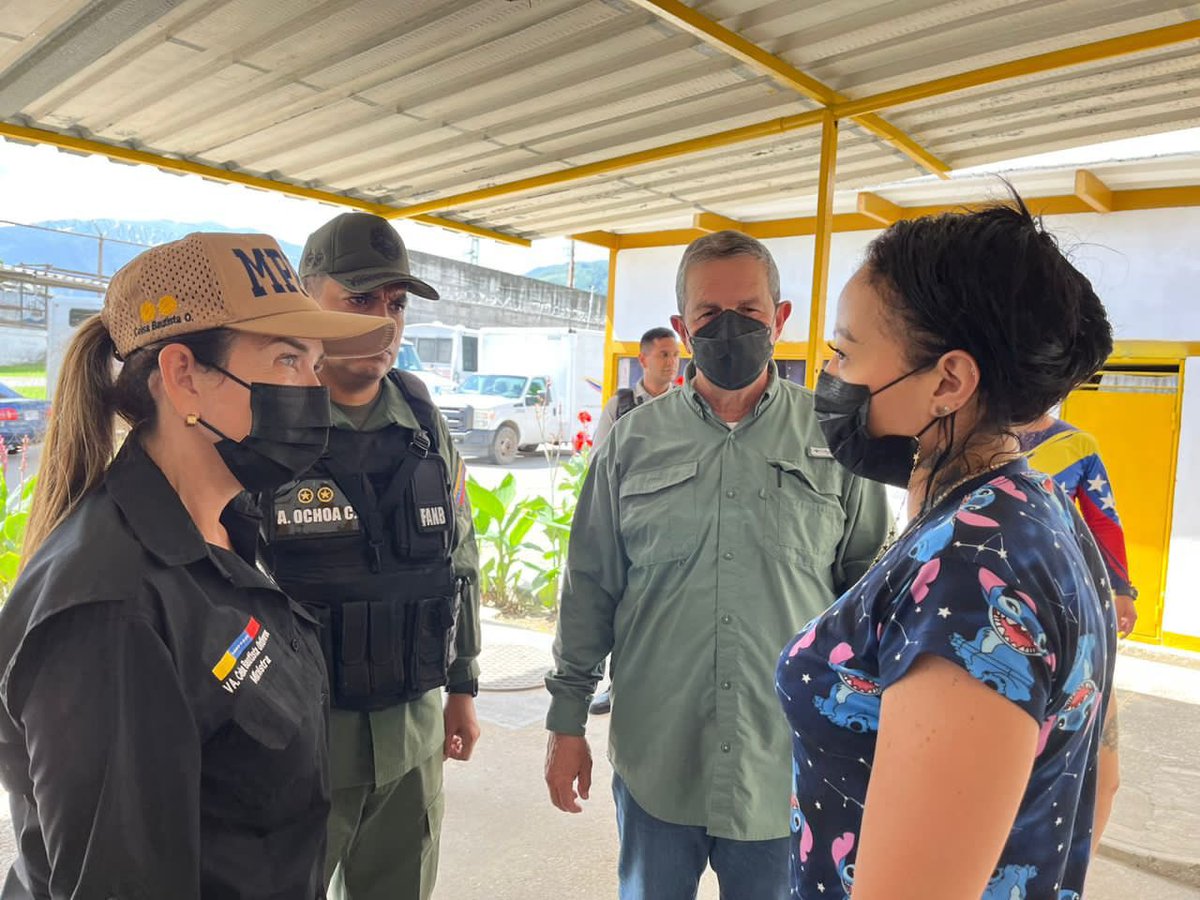 Derecho_paz's tweet photo. Durante el recorrido, supervisamos la jornada del operativo #RevoluciónJudicial que se desarrolla en este establecimiento, en beneficio de los privados de libertad, quienes están siendo atendidos en las área jurídicas, psicosocial, integral y médica. https://t.co/03A5ixTzCE