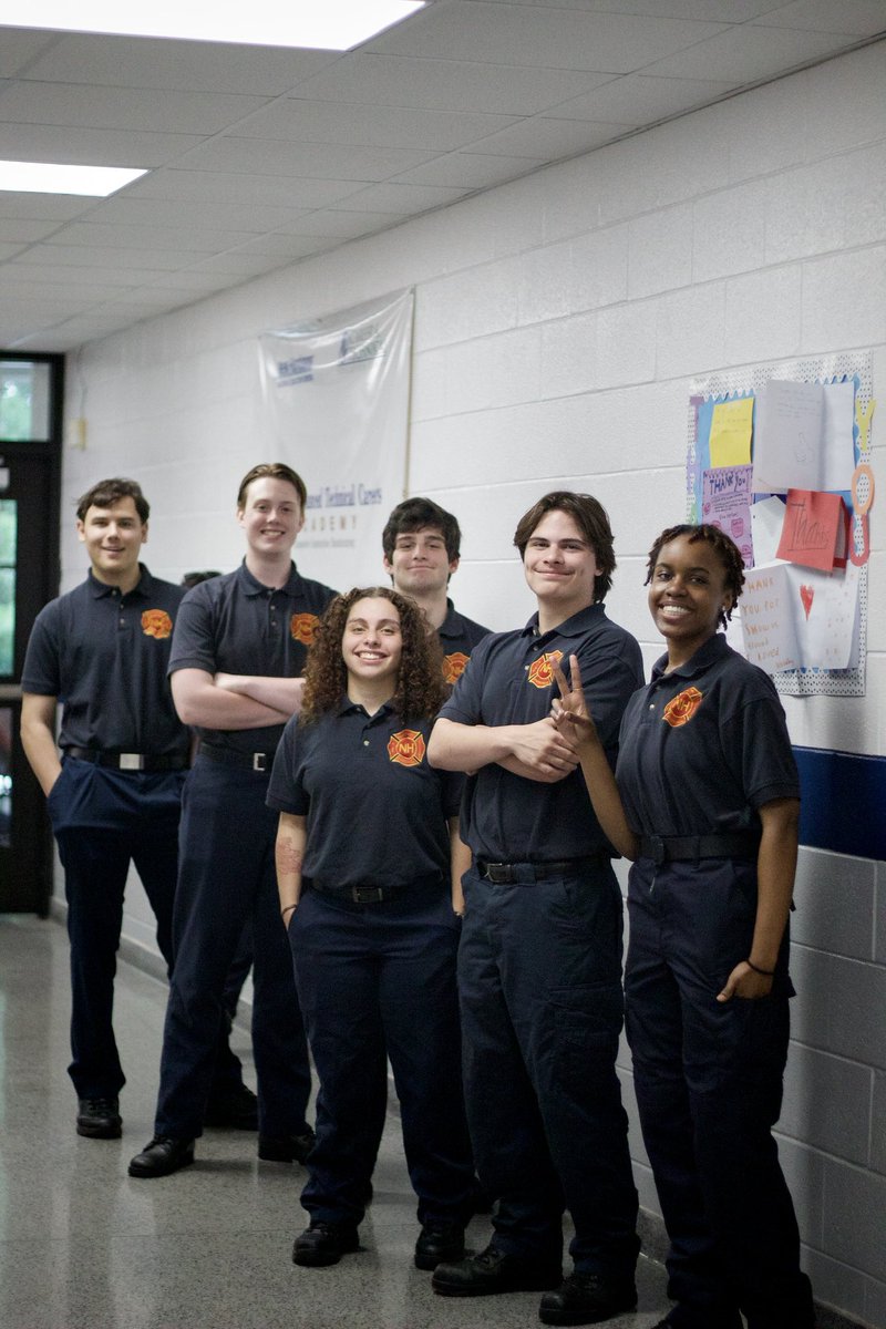 NHREC_VA's tweet photo. Taking it back to the Woodside Lane Completer's Ceremony! Stay tuned for more! #graduation #cte #completer #wearenewhorizons #boldlygoing https://t.co/FNZXgkJaUC