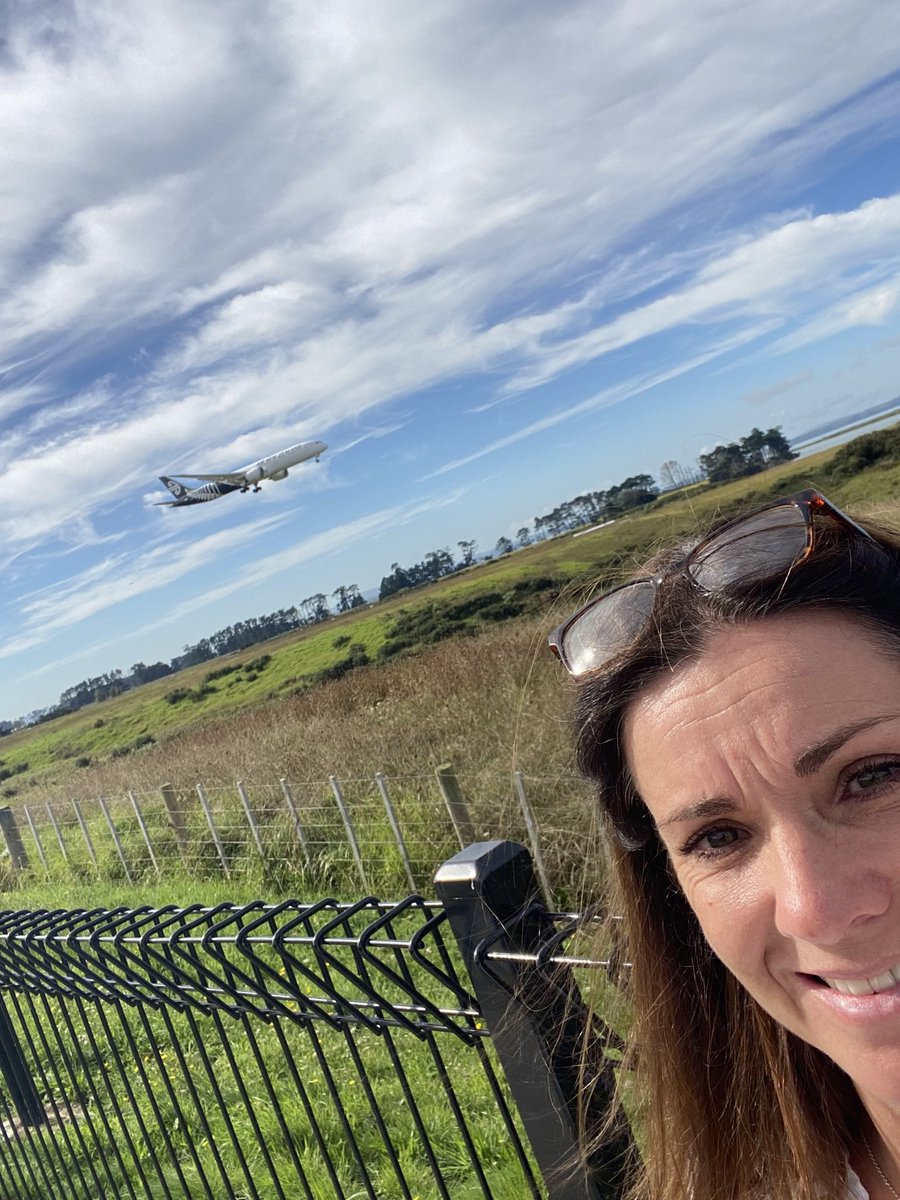 Emily ✈️🐘 tweet media