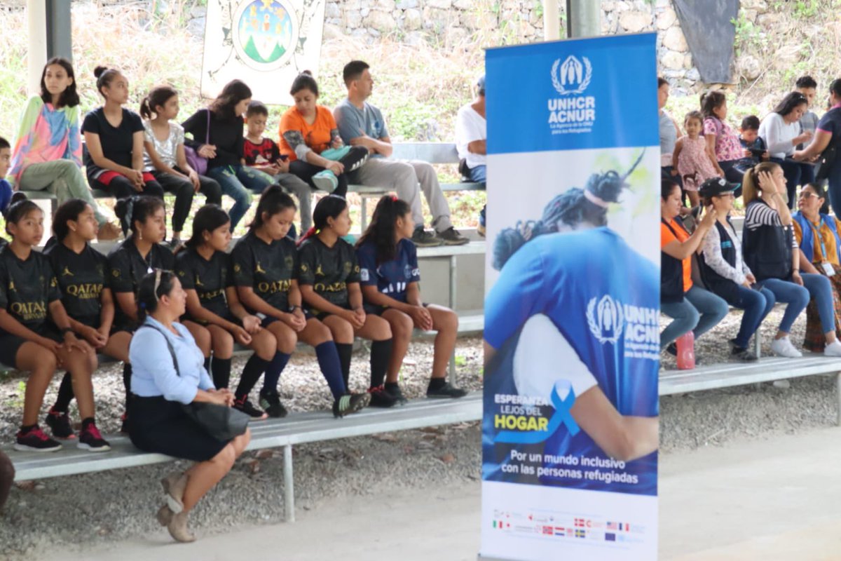 AlexGaBurns's tweet photo. ¡Hoy fue un día lleno de risas, música, intercambio, y esperanza! 🎈🎸🎊⚽️

Este #DiaDelRefugiado contamos con el apoyo de @Tenamit y @cunizab para conmemorar todas las contribuciones que hacen las personas refugiadas a sus comunidades de acogida 🇬🇹
#ConLosRefugiados https://t.co/eMsxPdLbGr