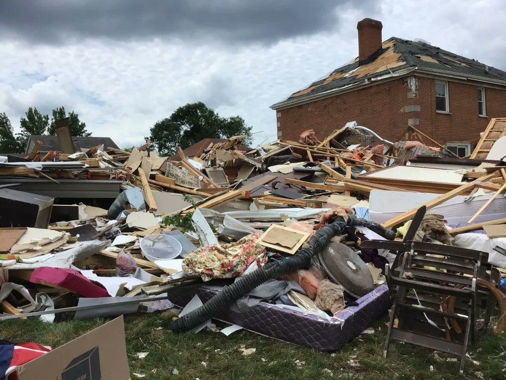 June 20, 2021: An EF3 #tornado tracked thru parts of the Chicago Metro causing significant damage in Naperville & Woodridge. One poorly anchored house was shifted from its foundation & collapsed, 230 homes damaged. 11 injured. More from @NWSChicago - https://t.co/7nInLHiCRc #ilwx https://t.co/cKFtgUujOx