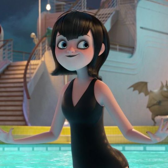 Hotel Transylvania Mavis Swimming