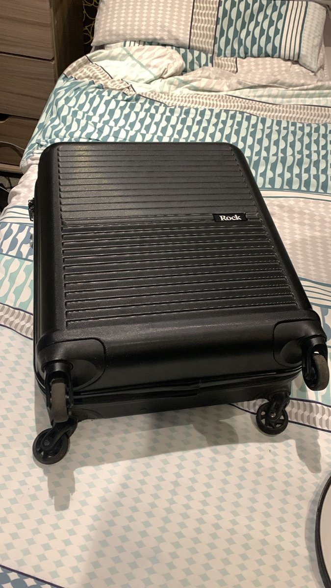 Left my suitcase on a train between Liverpool and Manchester this evening, if anyone has seen it then please pop me a message

#suitcase #lostproperty #lost #case #lostluggage #train