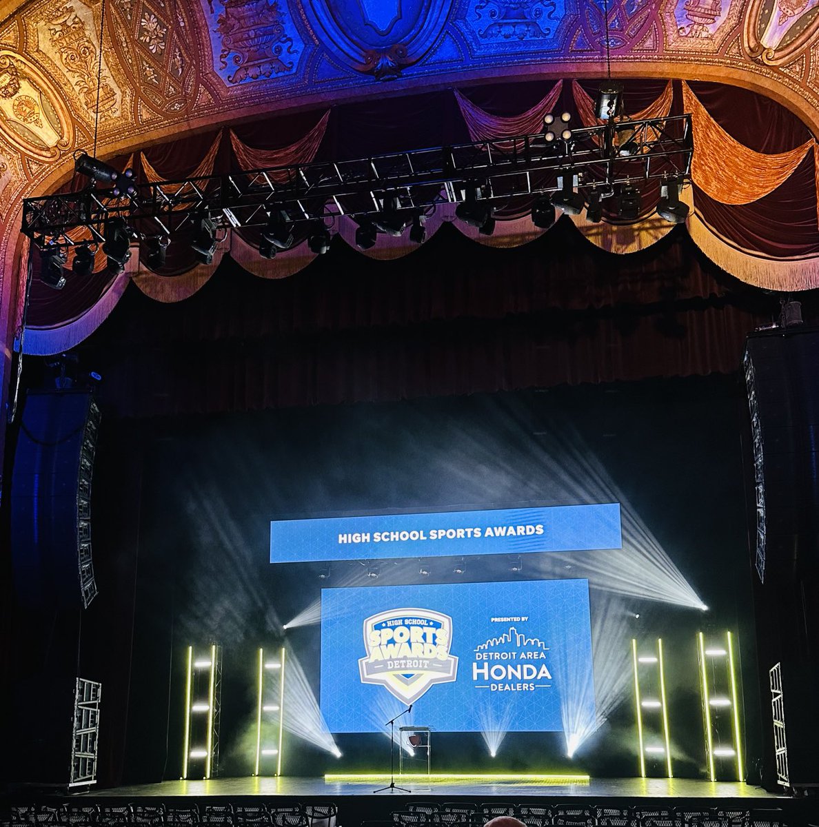 Congrats to our nominees as well as ⁦<a href="/Mhancock174/">Mitch Hancock</a>⁩ and the legend himself ⁦<a href="/DCC_XCTF/">DCC Cross Country/ Track and Field</a>⁩ HC Tony Magni on his Lifetime Achievement Award.  ⁦<a href="/DCCShamrocks/">Detroit Catholic Central Athletics</a>⁩ #CCpride