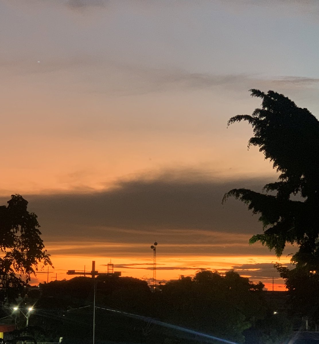 Os céus revelam a glória de Deus, o firmamento proclama a obra de suas mãos.
Sl.19:1.