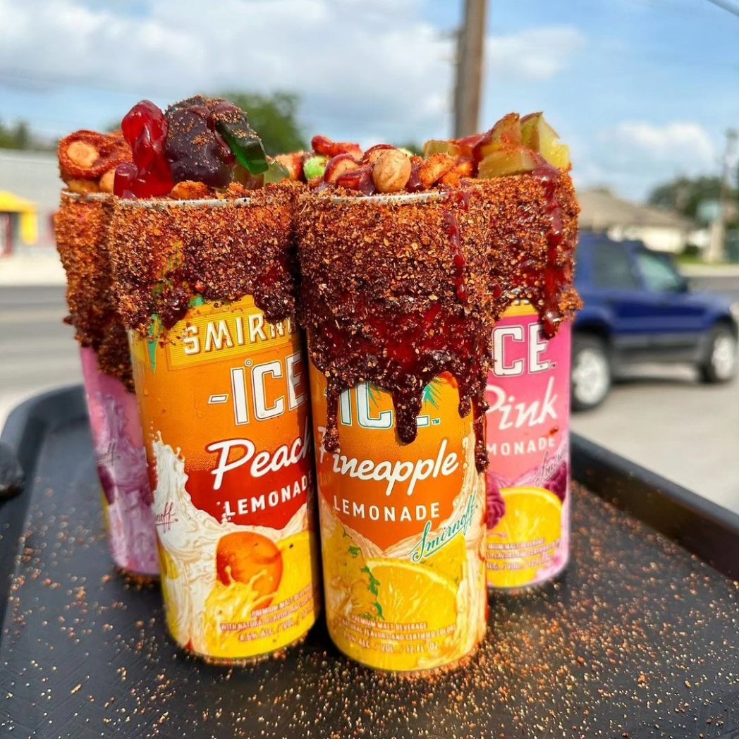 SouthsideSATX's tweet photo. Let El chango loco dress up your drinks 🍺 👅. From your favorite Chamoy rim paste to top it with your favorite Dulce enchilados &amp; pickles 😋 Hours are from 11 am-11 pm at📍1909 Pleasanton Rd., #SanAntonio, TX 78221. #LiveFromTheSouthside https://t.co/mt5xbBEv8F