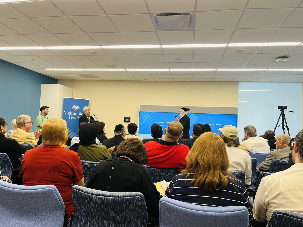 JoniKletter's tweet photo. A packed house is here at @MaimoHealth to hear the latest updates and news from CEO Ken Gibbs. #CommunityTownHall @Pinnyringel @bpjcc @ysilber @hatzalah @ArabAmericanNY https://t.co/njh9o4pEnc