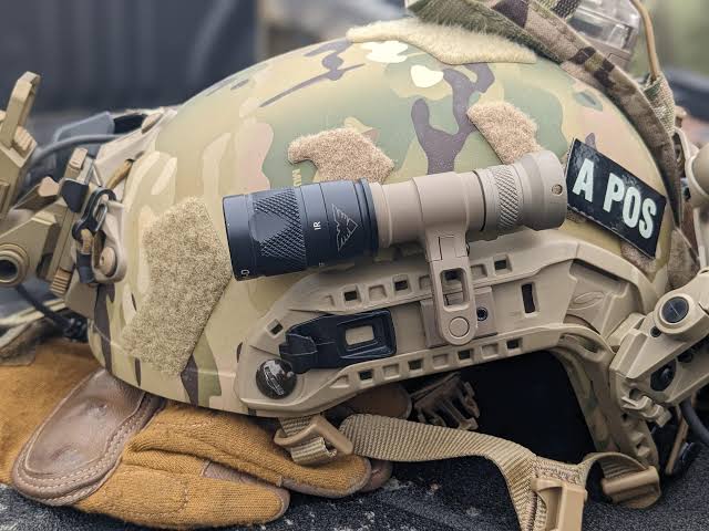 F_alaTu's tweet photo. @JucaCBC @hoje_no Bem vindo ao mundo moderno, amigo. Nesses capacetes vão lanternas de um lado e câmera de outro.Como acha que monitoraram a operação que liquidou o Bin Laden? Acha que foram os Seals e uma equipe de filmagem junto?
Até membros do Wagner andam com cameras transmitindo em tempo real https://t.co/wasSOY8Vrx