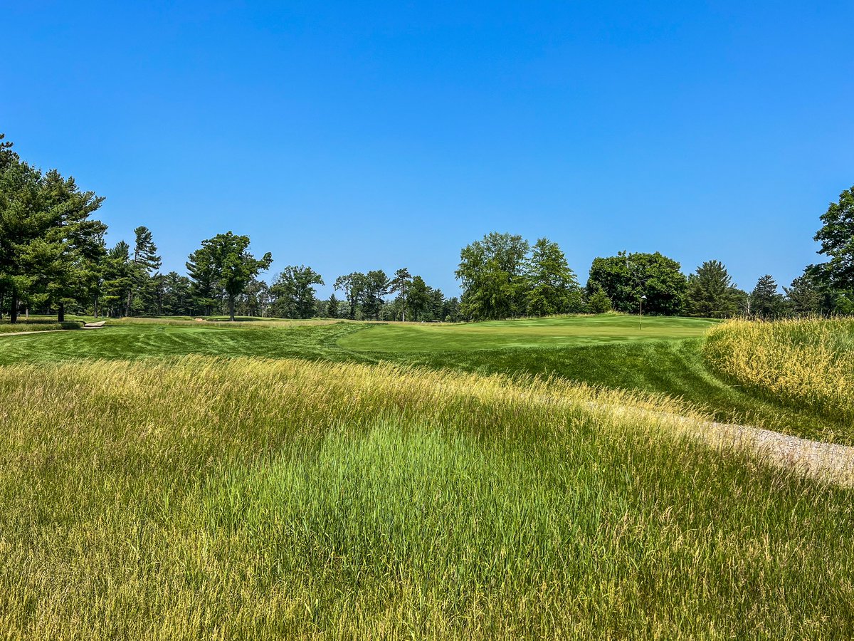 It’s my pleasure to welcome Stevens Point CC to the Bernhard family, we are thrilled to play a major role in your agronomy program! Install &amp; training today with our Express Dual 5500 &amp; Anglemaster 4500. #TrainingDay #Automation #Consistency 
<a href="/BernhardCompany/">Bernhard and Company</a> 
<a href="/RevelsTractor/">Revels</a>