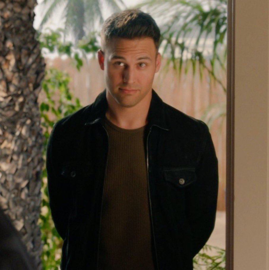 َ on Twitter "that is a straight man let him be that"