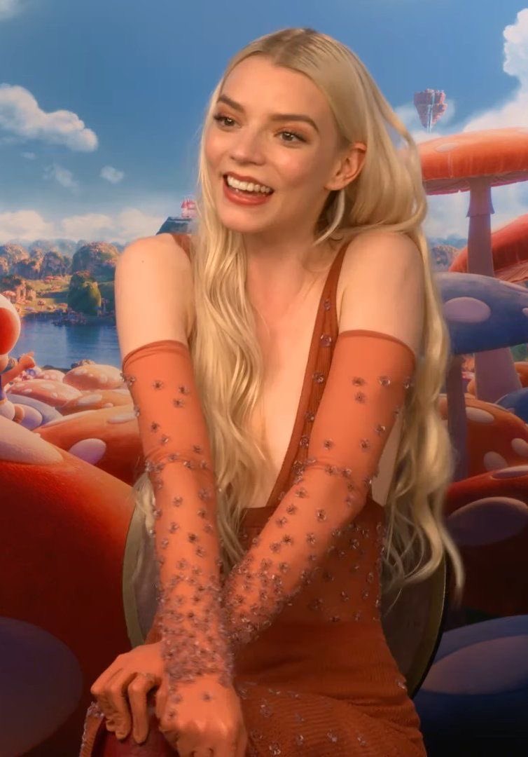 anyafolders's tweet image. people’s princess