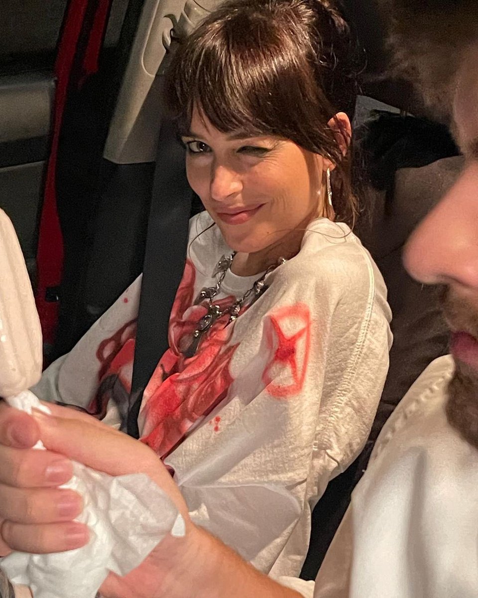 New pics of Dakota with Ro Donnelly during the #ChaChaRealSmooth recordings in Pittsburgh, Pennsylvania in 2021 (Via teatime.picture on IG) ❤️ #DakotaJohnson