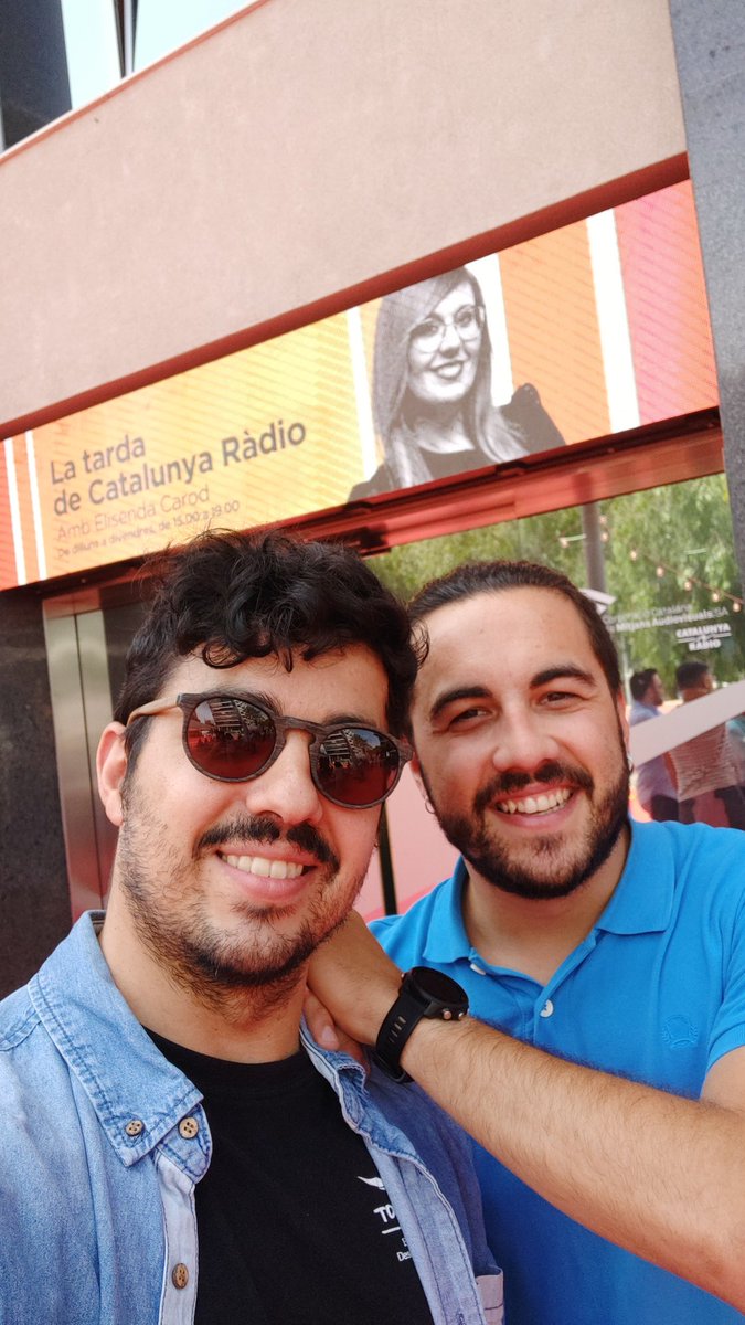 ferranbadom's tweet photo. Abans d'anar a dormir, amb l'emoció encara recorrent-me el cos, ha sigut un gran dia a @CatalunyaRadio, no m'atreveixo a dir-li feina. Amb els companys, estrenat a l'estudi n°1, amb l'@alexgiral_107 que vam compartir tant a Madrid i ens hem trobat a casa, acabant amb un final--> https://t.co/3tnFg4l0gR