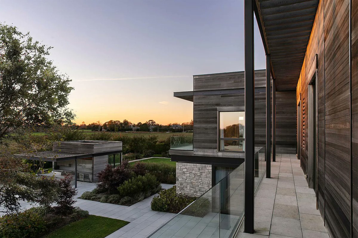 This house in the Hamptons just went under contract for a cool $23.5M