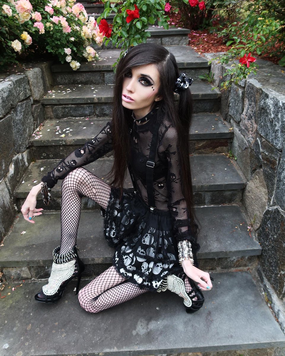 Eugenia Cooney on Twitter "SKELETON QUEEN ☠️👑"