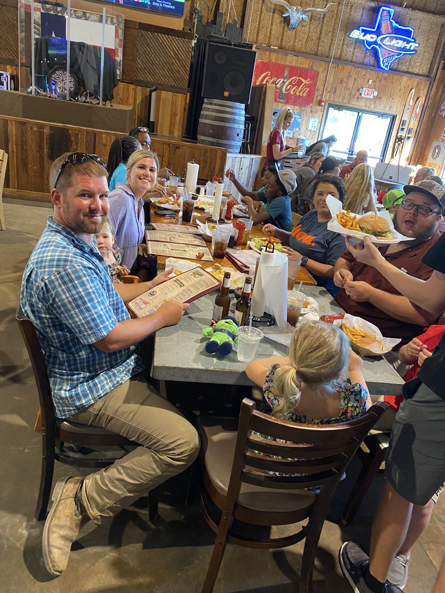 Mary Hernandez tweet media