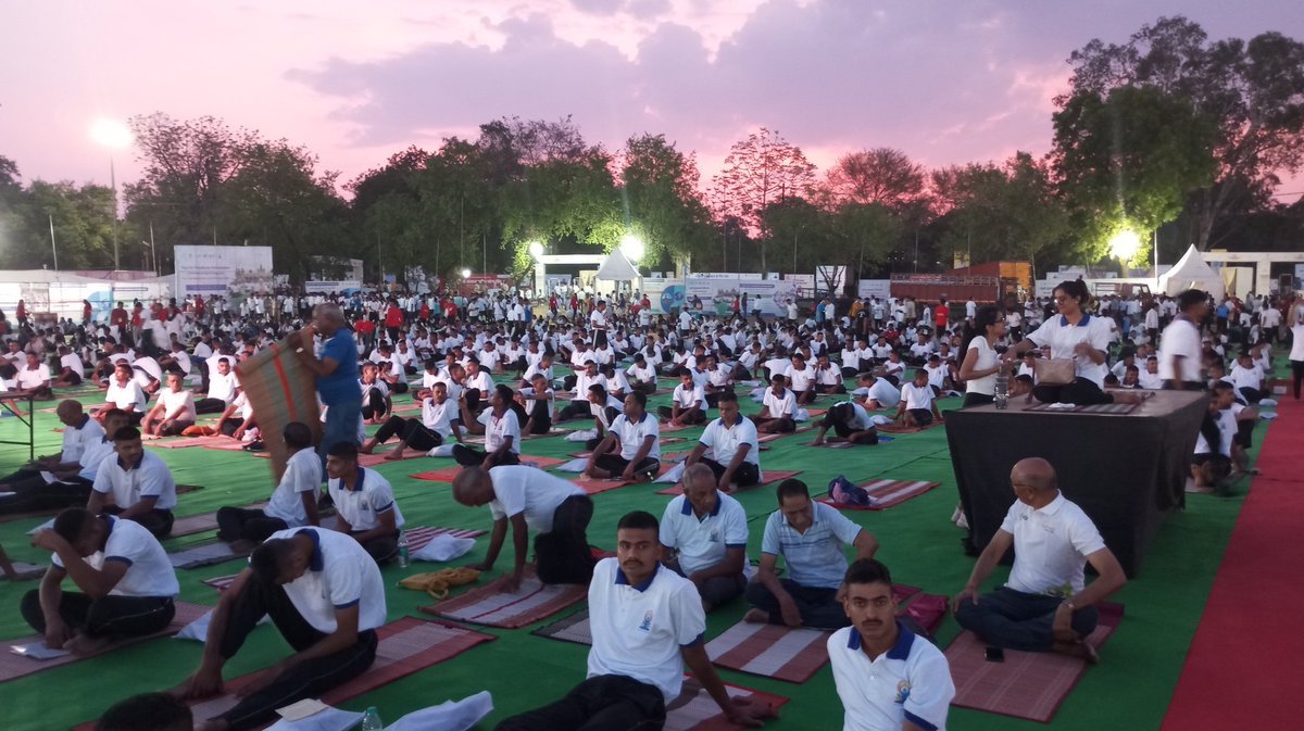 Celebrating #InternationalDayofYoga2023
Garrison Ground, Jabalpur, Madhya Pradesh is getting packed with Yoga enthusiasts. 

#YogaforVasudhaivaKutumbakam
#HarAnganYoga
#YogaBharatMala
#YogaOceanRing #YogaMyPride