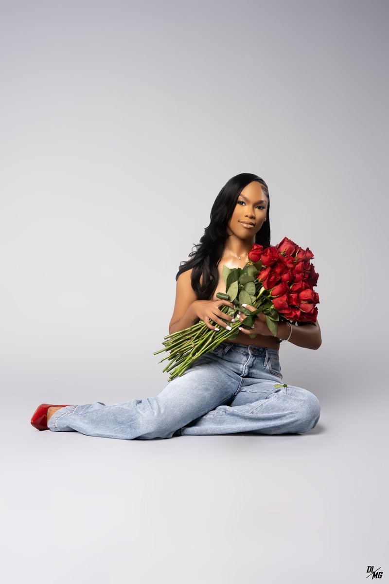 DirtyLenzMG's tweet photo. st like a rose / Everybody knows that you are so beautiful - @nas 
___
#dirtylenzmg #dlmgllc #floridaphotographer #southfloridaphotographer #travelingphotographer #miamiphotographer #browardphotographer #westpalmphotographer #red #happybirthday #birthdaygirl #birthdaylook #roses https://t.co/Snfbep40e4
