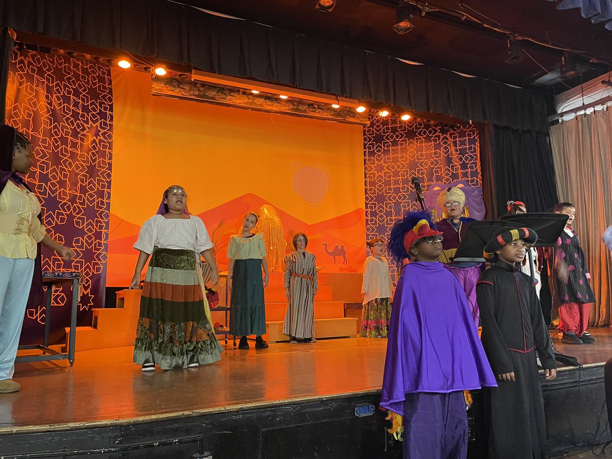 JoshuaMateoHQ's tweet image. Our amazingly talented Tigers took the stage today in Aladdin Jr. We are so proud of them! Performing arts is an integral part of our learning experience here at PS48.
🐯☀️🐪✨🌴🐒🦜🔆🐅 🌙
@r_ps48 @APSukhdeo @ApWyre 
#aladdinjr #bronx #huntspoint #performingarts