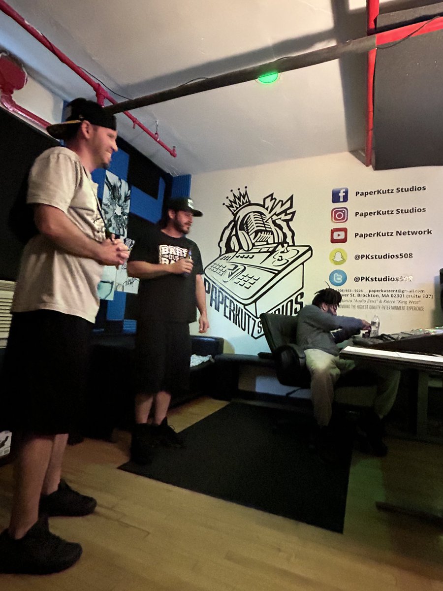 89westpro's tweet photo. In the #studio  #paperkutzstudio #PensandPencils #barsoverbars @barsoverbarsTW @PKstudios508  #supportlocalartists #hiphop #bars #StayTuned for show information!!! Just got back from back to back shows in MA,NH, and ME
In the studio mixing up the next track!
#protectthevibes https://t.co/TqJ4qunFnn