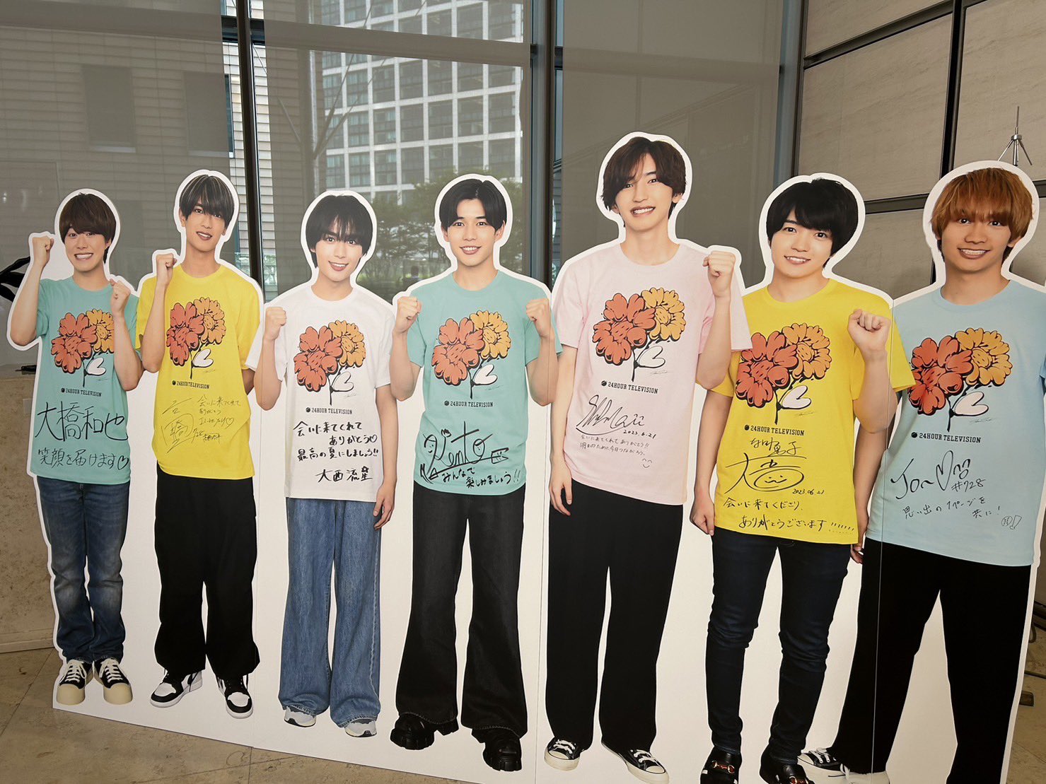 24時間テレビ Tシャツ　なにわ男子メンバー手渡し なにわ男子、「24時間テレビ」チャリTシャツをサプライズで販売