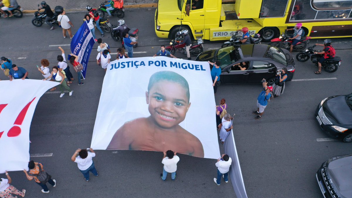 mirtes_renata's tweet photo. Meu filho tem uma mãe que não mede esforços para fazer justiça a sua vida! Eu continuo sendo mãe, e ele continuará sendo meu filho! 

#justiçapormiguel https://t.co/E33PSShZhI