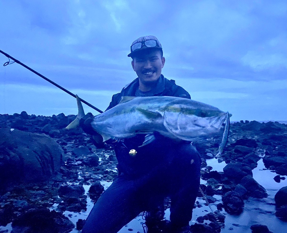Yellowtail with Ark Rover in Japan 🇯🇵
Rod: Shore Gun EVOLV 103H+
Lure: Ark Rover 125S
#palms #palmsfishing #yellowtail #arkrover #shorefishing #landbasedfishing #pelagic #pelagicfishing #pelagicfish #rockfishing #landbasedfishing #buri #yellowtailkingfish #kingfish #kingie