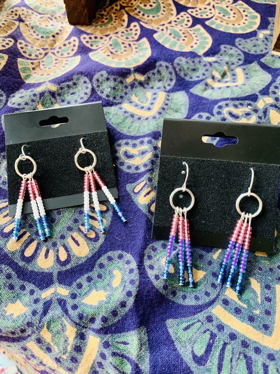 RavenJewelry_'s tweet photo. Pride themed colors for these seed bead earrings! https://t.co/1CF11c0NnJ