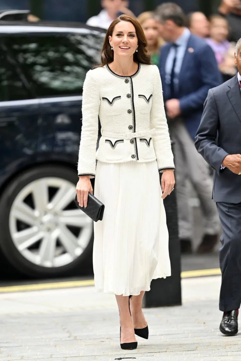 Princess Kate has a Hollywood moment in ultra-glamorous blazer dress