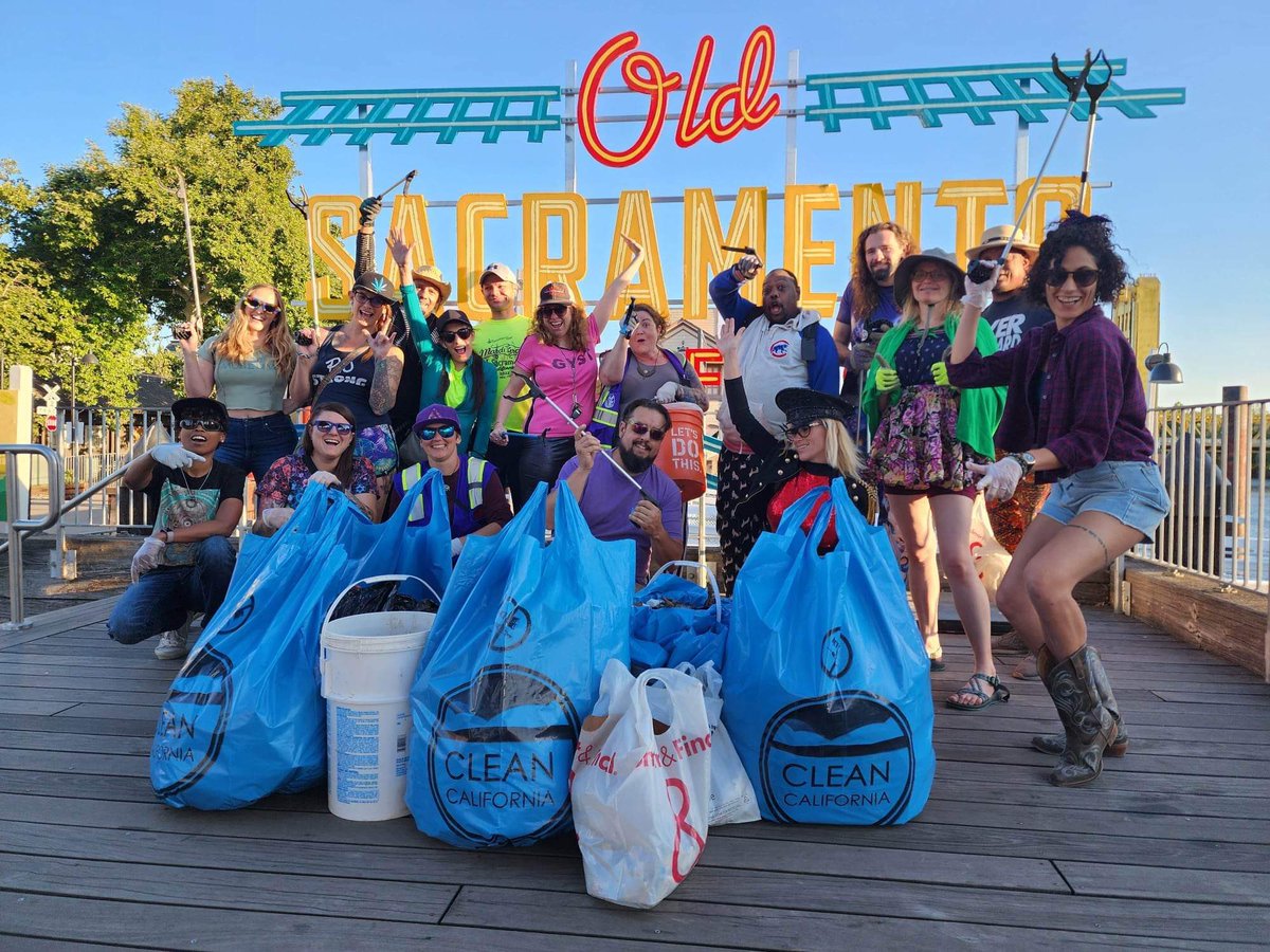 SacValleySpark's tweet image. This amazing team cleaned up several large bags of trash from Downtown and Old Sacramento. Just #burners doing our part to make Sacramento a little cleaner. #trashtag #litter #moopyourcity