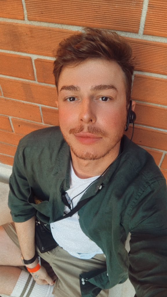 Aquário ♒️, asc em Aquário ♒️, Lua em Gêmeos ♊️ e Vênus em Capricórnio ♑️