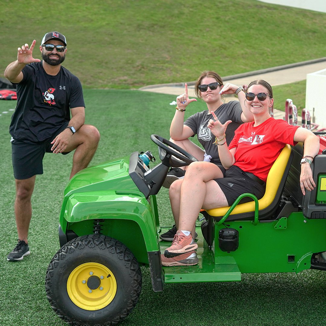 It takes a team behind the team 🤝
#WeAreLU | #ThankfulTuesday