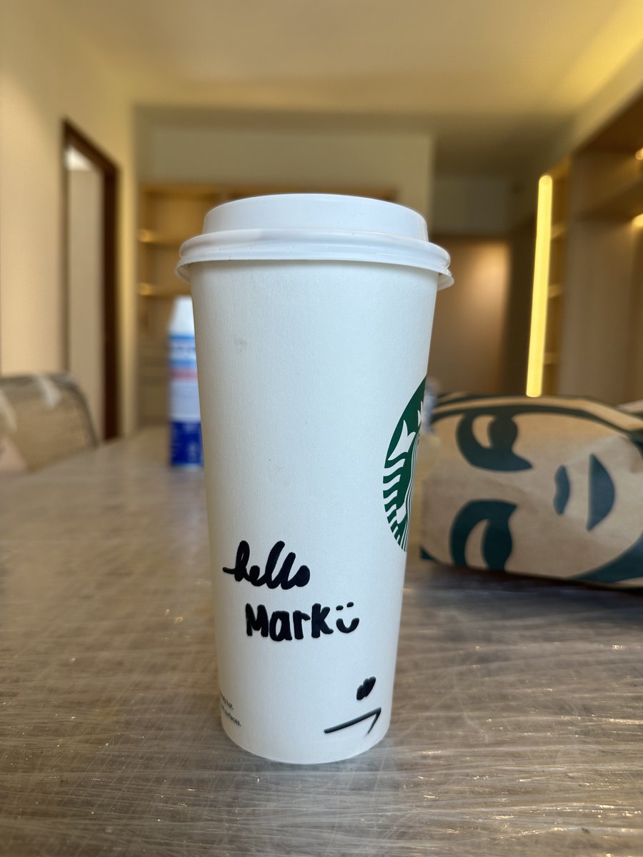 13thFool's tweet photo. Muntanga, nagbigay ng pekeng pangalan sa Starbucks tapos nung tinawag hindi pinansin. ๐คฃ #HelloMark https://t.co/M0eyIuDXOz