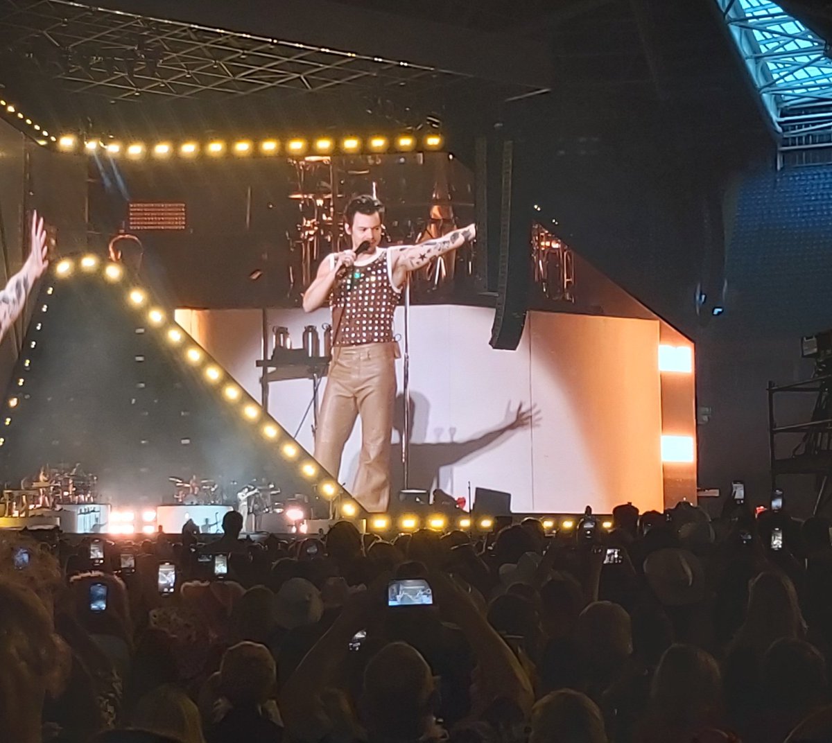 argent13uk's tweet photo. So worth it! Harry was awesome! https://t.co/vDCPsKJ2uT