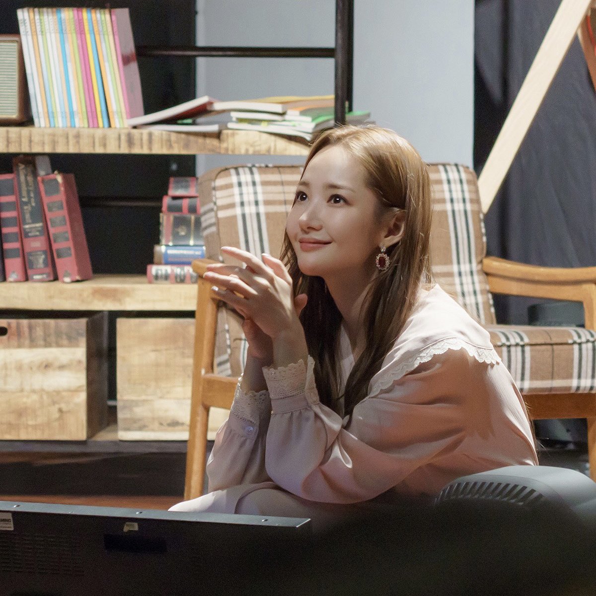journeyofmypark's tweet photo. Out of all my baby photos, I like this one the most 🥹💞 Her gentle eyes and sweet smile when she looks at her beans are priceless~🫶🏻

#ParkMinYoung #박민영 #朴敏英 #パクミニョン https://t.co/qUkYTyzCGJ