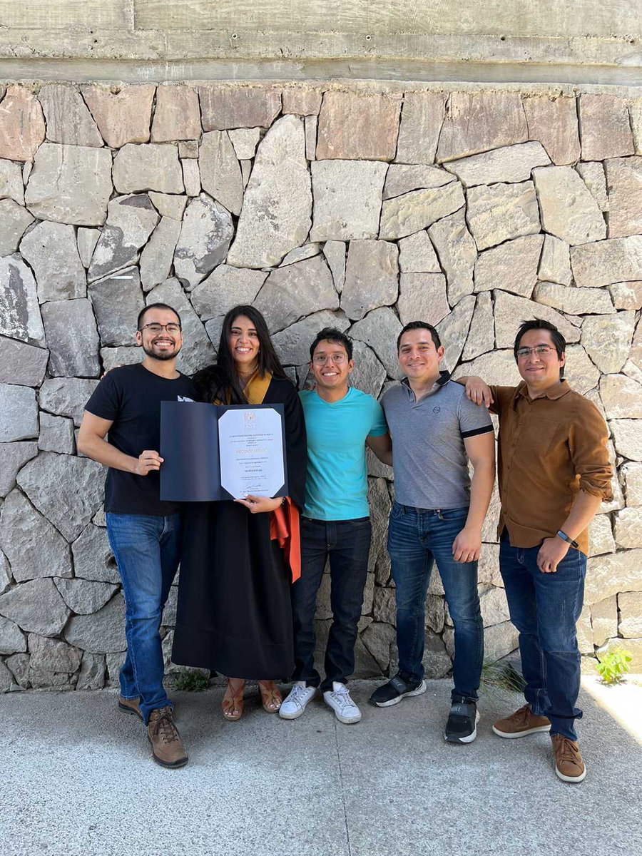 egarzav's tweet image. Muchas felicidades a nuestra brillante tesista Ana Débora Elizarrarás (Deby) por graduarse de la Lic. en Neurociencias @EnesJuriquilla @UNAM_MX