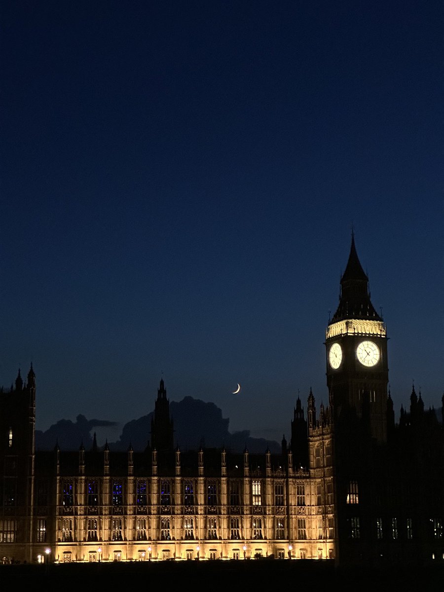 shahabatjo's tweet photo. 1.5 ay bari Londondaky friendlerim bn gorusmandik, aslynda men ayda bir gezek geljek bolyan sebabi Londonyn dasyna gocenimden bari anyrda kan friendim yok we adamzat kop wagt bir ozi yasasa gaty ici gysyp baslayan eken belli bir wagtdan son. Gaty gowy boldy gelenim:) https://t.co/i8yhT2j5h8
