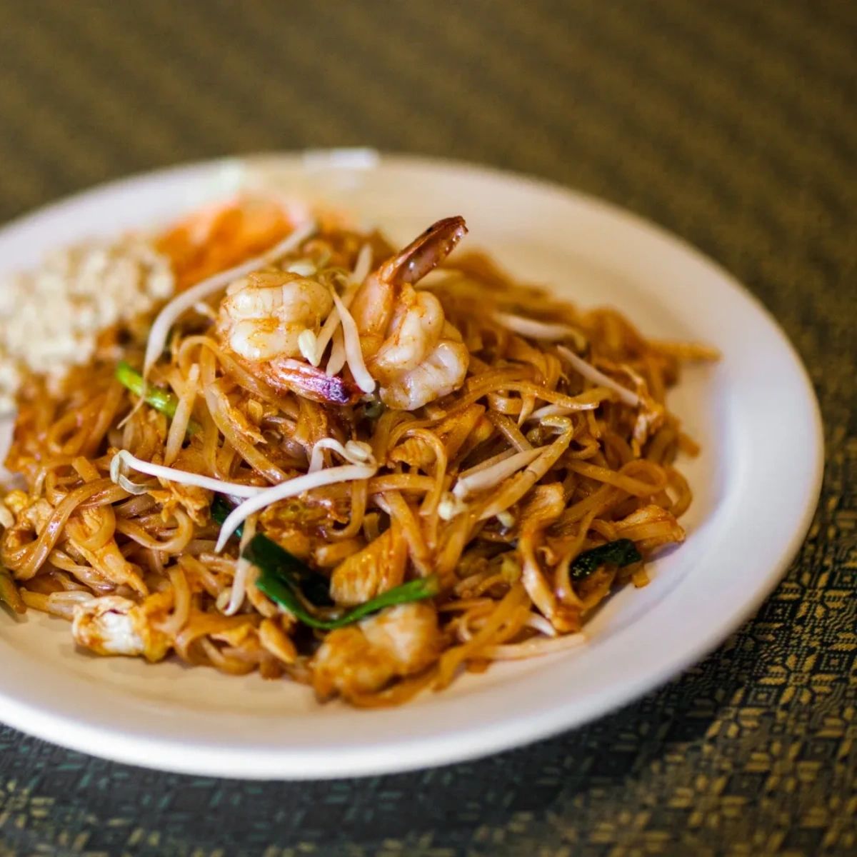 BoonsThai's tweet photo. We take our time to make each dish, ensuring that every bite is delicious and satisfying. Have you tried our famous pad Thai yet? If not, what are you waiting for? #FarmingtonFoodies #PadThaiLove #AuthenticThaiFlavors https://t.co/s2krYhvMPx