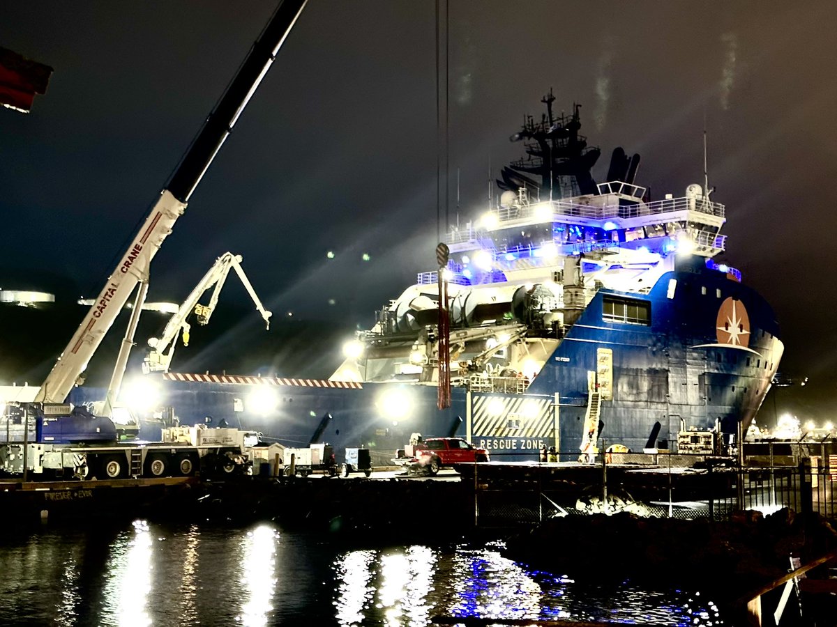 Horizon Arctic awaits its critical cargo 
C17 Globmaster has unloaded a submersible at St.John’s airport 
Crane in place with slings hung
#horizonArctic #OceanGate #titanicsub #Submersible #MissingSub #BBC #CNN #FoxNews #aljazeera #VOCM