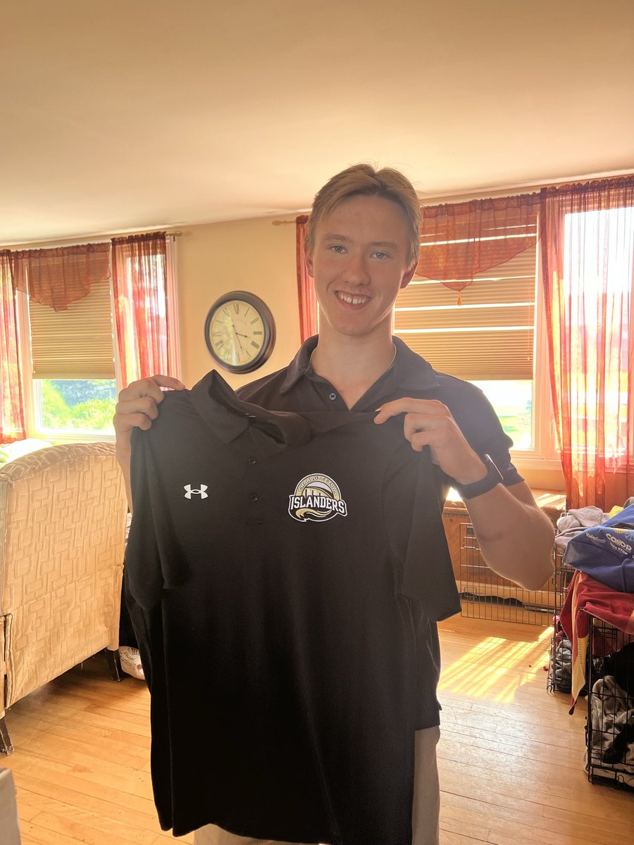 Next best thing to being drafted in the QMJHL is when you receive your draft jersey and swag!!  Donald Hickey = Charlottetown Islanders!!  Looking good on you Donald!!  Congratulations!!
#donald_07