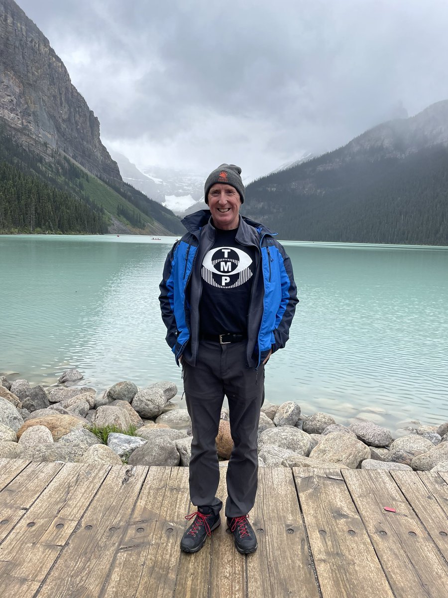 Lake Louise, Canada 🇨🇦 20.6.23. Showing off my new @TinyMagneticPet T-shirt 😁 #lakelouise #Canada #tinymagneticpets