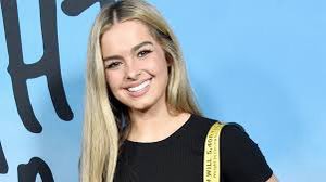 addison rae is my queen on Twitter: 