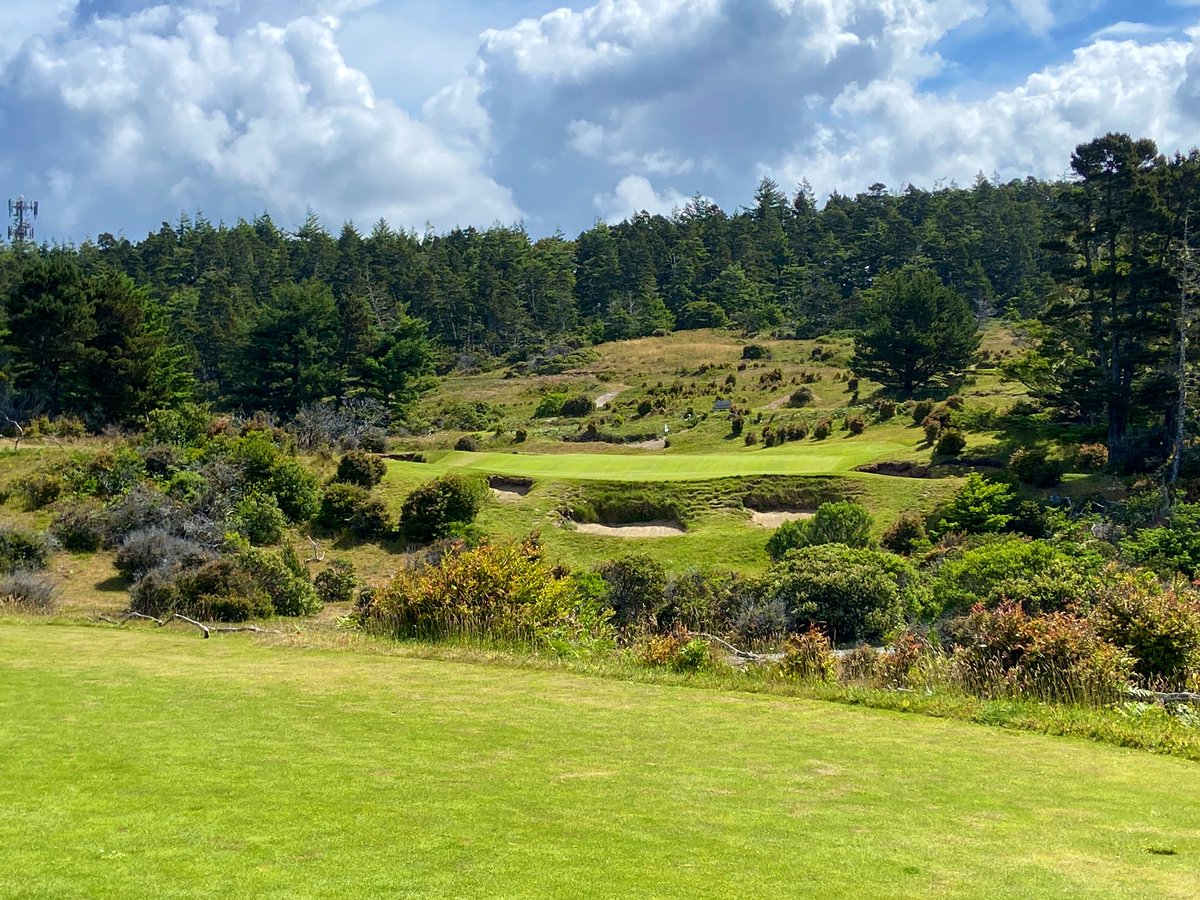 GolfGuy77's tweet photo. Fantastic day playing in the #BandonSolstice. 12:29 to play 72 holes. Managed to squeeze in 85 holes before dark. Couldn’t have been better weather. 
@BandonDunesGolf https://t.co/lHA03TESHO