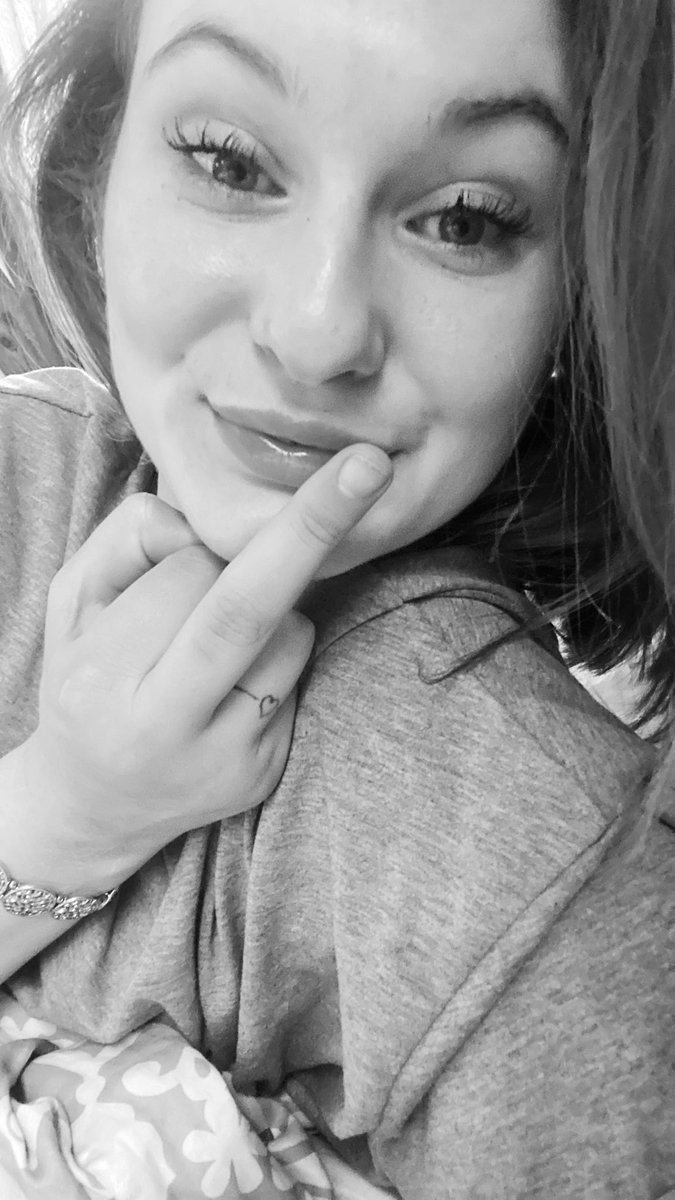 MadameKyra007's tweet photo. Good Morning ☀️
Welcher Zahlschwein ist heute früh bereit zum abdrücken ?! 🥹😏
#herrin #domina #paypig #zahlsklave #zahlsau #zahleier #geldsklave #geldherrin #princess #fetisch #findom #slave #slavery #money #MONEY #blechen #abdrücken #goodmorning #moneydom https://t.co/N1Ei1w4Gm0