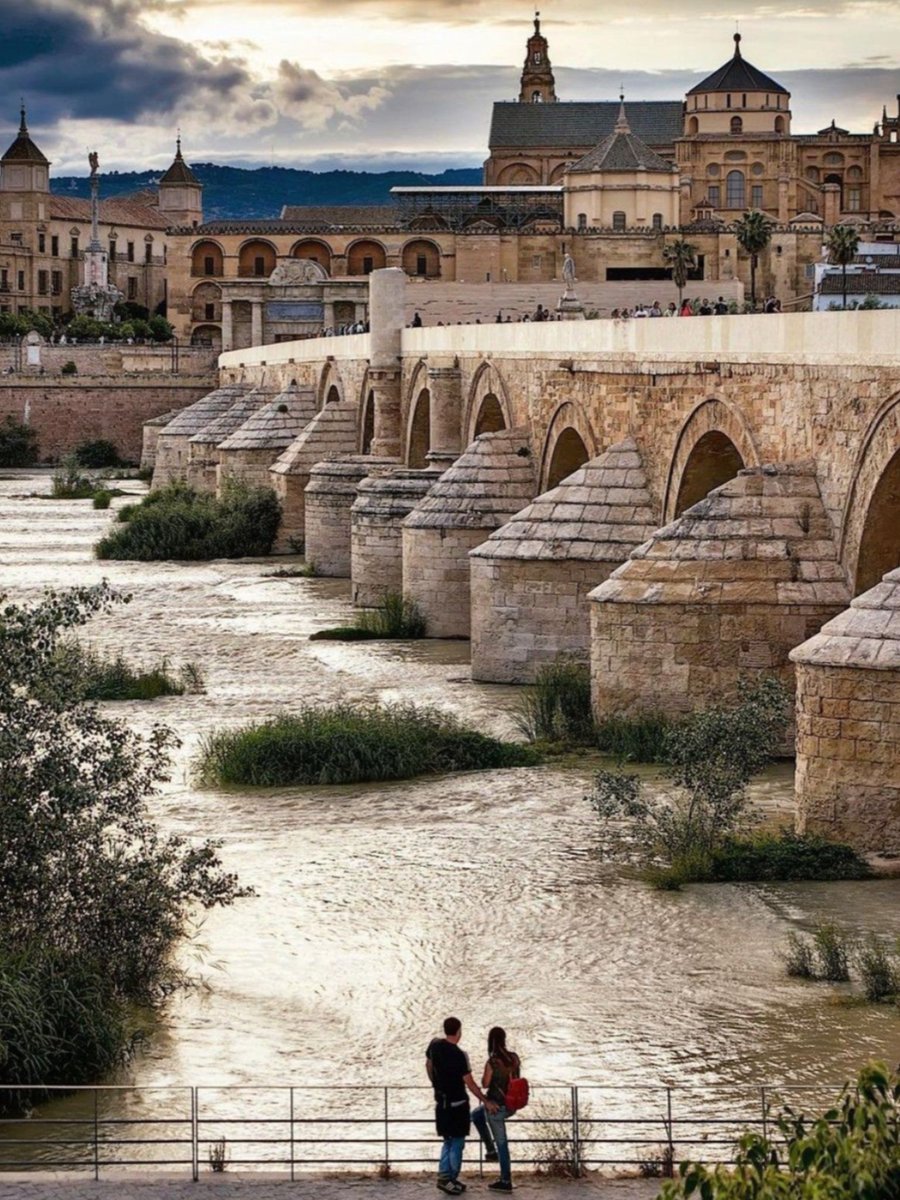 factss_here's tweet photo. Roman bridge of Córdoba. Built in the 1st century by the Romans. What did they know in the first century that we do not... 
#Ashes #onweer #AndrewTate https://t.co/vT48hwPGw1