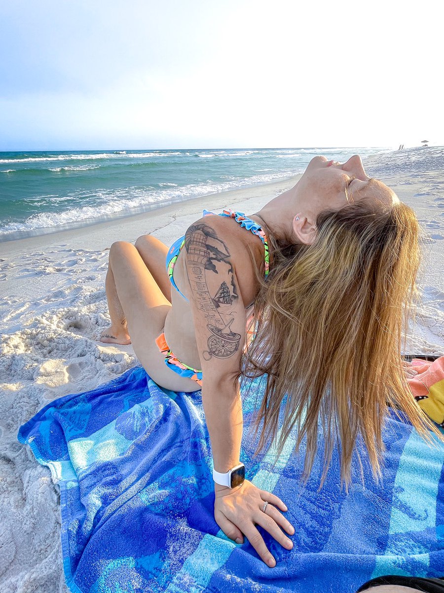 Britt_Mathis_'s tweet photo. Sun kissed and salty ☀️🏝️ https://t.co/FZWOCppEN0